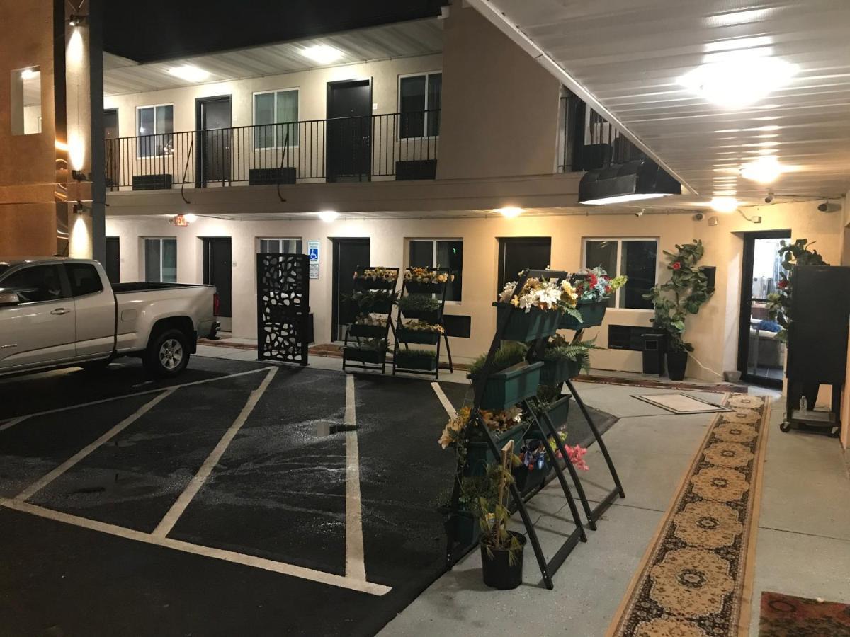 The Carasaljo Motel Lakewood Exterior photo